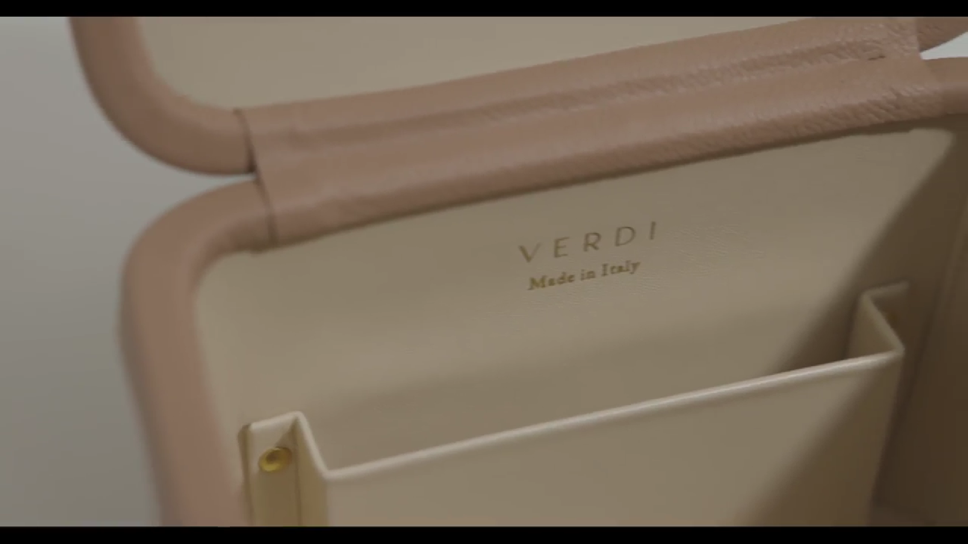 Load video: Atelier Verdi Small Powder Pink Livia Vanity Case Video